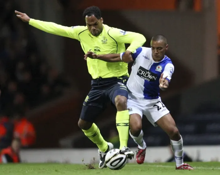 Framed Print : Joleon Lescott vs. Danny Simpson: Clash in the Carling Cup Third Round - Everton vs. Blackburn Rovers, 2008 Framed Print : Joleon Lescott vs. Danny Simpson: Clash in the Carling Cup Third Round - Everton vs. Blackburn Rovers, 2008