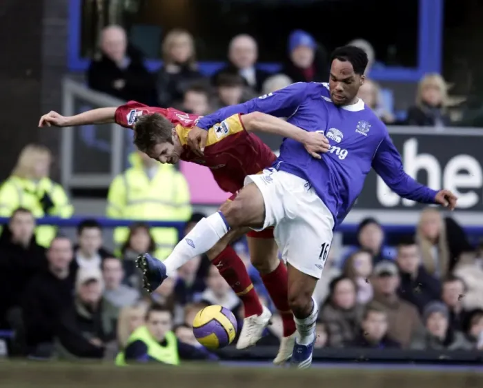 Framed Print : Joleon Lescott vs Kevin Doyle: A Contested Clash at Goodison Park (Everton vs Reading, FA Barclays Premiership, 14 / 01 / 07)