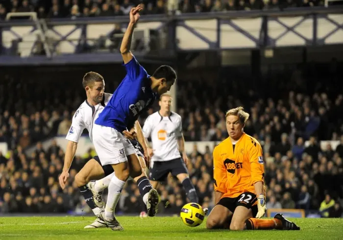 Framed Print : Jussi Jaaskelainen Denies Tim Cahill: Everton vs. Bolton Wanderers - Barclays Premier League, Goodison Park Framed Print : Jussi Jaaskelainen Denies Tim Cahill: Everton vs. Bolton Wanderers - Barclays Premier League, Goodison Park