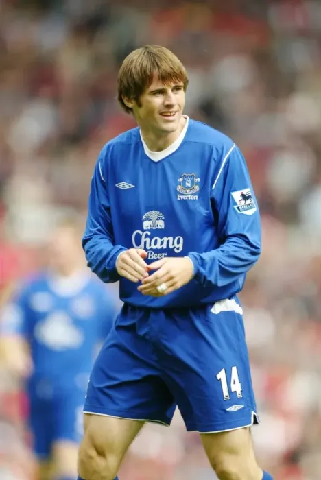 Framed Print : Kevin Kilbane in Action for Everton vs Manchester United at Old Trafford, 2004 Framed Print : Kevin Kilbane in Action for Everton vs Manchester United at Old Trafford, 2004