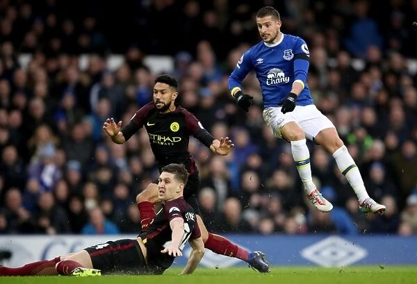 Kevin Mirallas Scores Everton's Second Goal: Everton vs Manchester City at Goodison Park (Premier League)