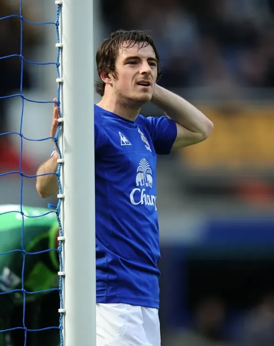 Framed Print : Leighton Baines in Action: Everton vs Aston Villa, Barclays Premier League (04 April 2011) Framed Print : Leighton Baines in Action: Everton vs Aston Villa, Barclays Premier League (04 April 2011)