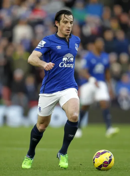 Framed Print : Leighton Baines in Action: Everton vs Southampton - Premier League Showdown at St. Mary's Stadium