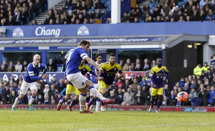 Framed Print : Leighton Baines Scores Penalty: Everton's Third Goal in FA Cup Fifth Round Victory over Swansea City (3-1)