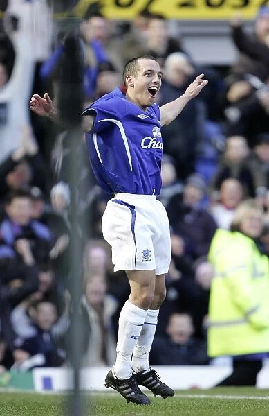 Leon Osman celebrates scoring Everton's third goal Mandatory Credit