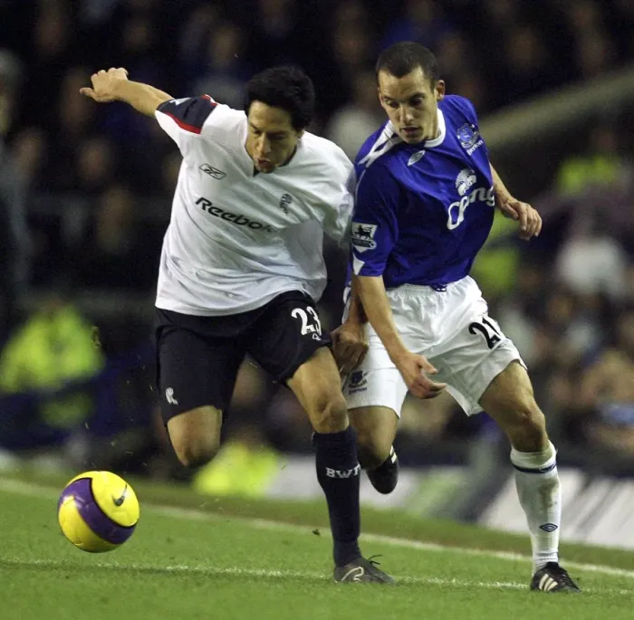 Framed Print : Leon Osman in Action: Everton vs. Bolton Wanderers, FA Barclays Premiership, November 2006 Framed Print : Leon Osman in Action: Everton vs. Bolton Wanderers, FA Barclays Premiership, November 2006
