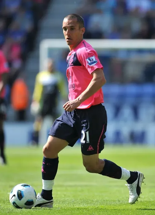 Framed Print : Leon Osman in Action: Everton vs. Wigan Athletic, Barclays Premier League (30 April 2011) Framed Print : Leon Osman in Action: Everton vs. Wigan Athletic, Barclays Premier League (30 April 2011)