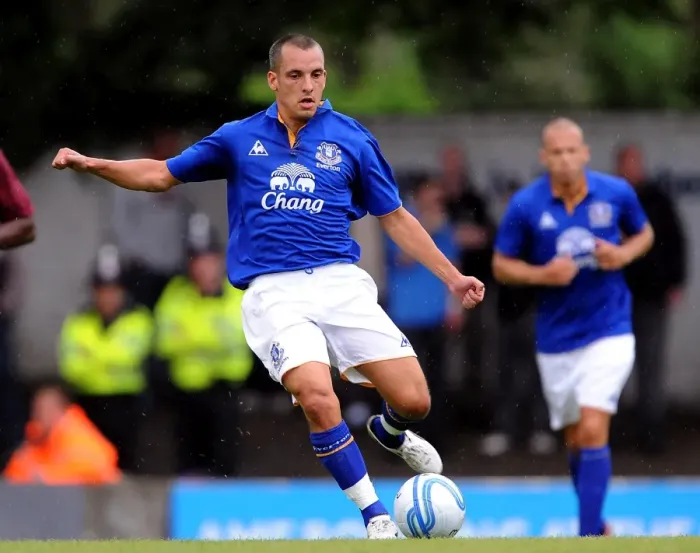 Framed Print : Leon Osman in Action: Everton's Pre-Season Battle against Bury (15 July 2011) Framed Print : Leon Osman in Action: Everton's Pre-Season Battle against Bury (15 July 2011)