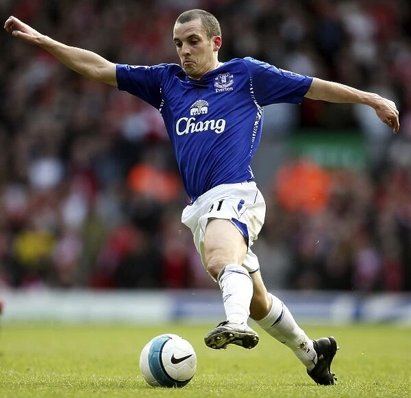Leon Osman of Everton in Action during Liverpool vs Everton Premier League Match at Anfield, March 2008