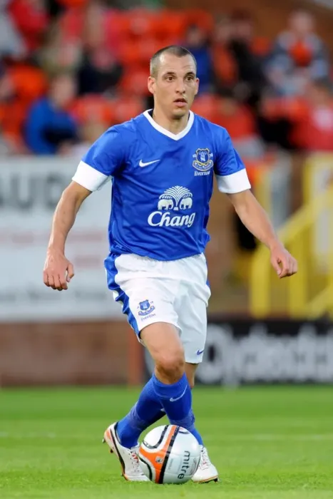 Framed Print : Leon Osman and Everton Kick Off Pre-Season at Tannadice Park Against Dundee United