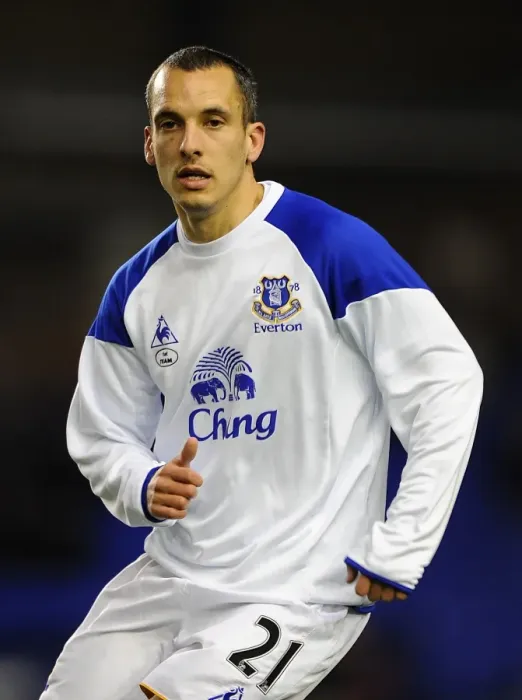 Framed Print : Leon Osman at Goodison Park: Everton vs Arsenal - Barclays Premier League Clash (21 March 2012) Framed Print : Leon Osman at Goodison Park: Everton vs Arsenal - Barclays Premier League Clash (21 March 2012)