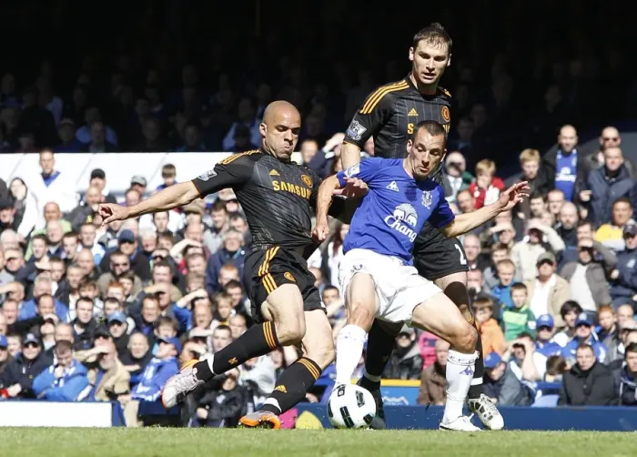 Framed Print : Leon Osman Stands Firm: Intense Battle Between Everton's Osman and Chelsea's Alex and Ivanovic (22 May 2011) Framed Print : Leon Osman Stands Firm: Intense Battle Between Everton's Osman and Chelsea's Alex and Ivanovic (22 May 2011)