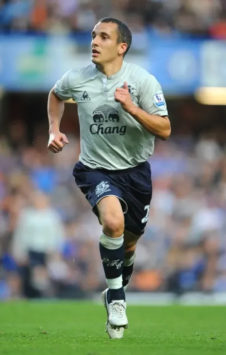 Framed Print : Leon Osman vs. Chelsea: A Fighting Spirit at Stamford Bridge (15 October 2011) Framed Print : Leon Osman vs. Chelsea: A Fighting Spirit at Stamford Bridge (15 October 2011)