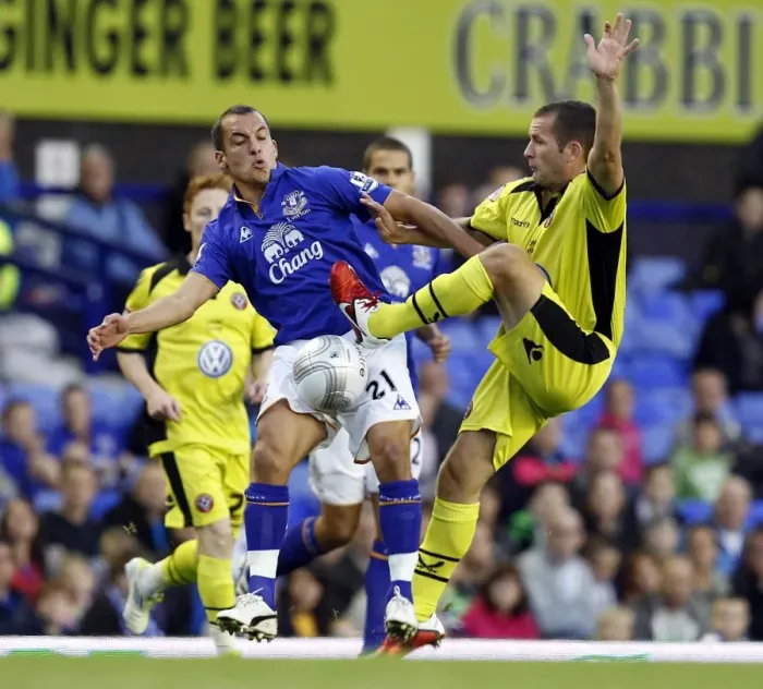 Framed Print : Leon Osman vs Matthew Lowton: Everton vs Sheffield United - Carling Cup Second Round Battle at Goodison Park