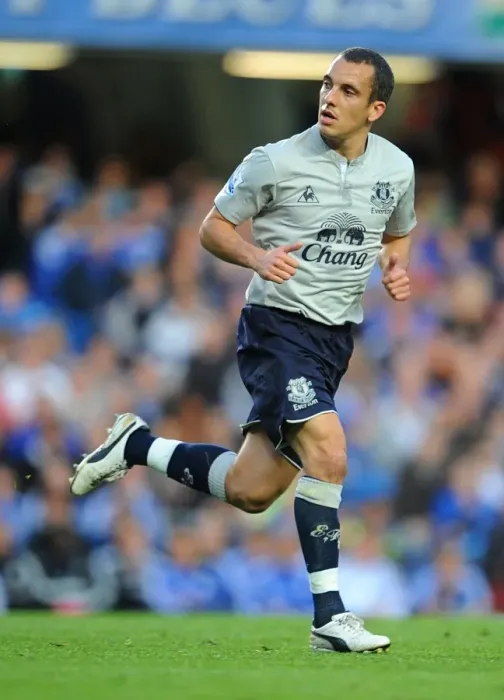 Framed Print : Leon Osman's Battle at Stamford Bridge: Everton vs. Chelsea, Premier League (15 October 2011) Framed Print : Leon Osman's Battle at Stamford Bridge: Everton vs. Chelsea, Premier League (15 October 2011)