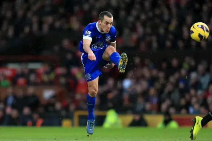 Framed Print : Leon Osman's Brave Display: Everton's 2-0 Defeat at Old Trafford (10-02-2013) Framed Print : Leon Osman's Brave Display: Everton's 2-0 Defeat at Old Trafford (10-02-2013)