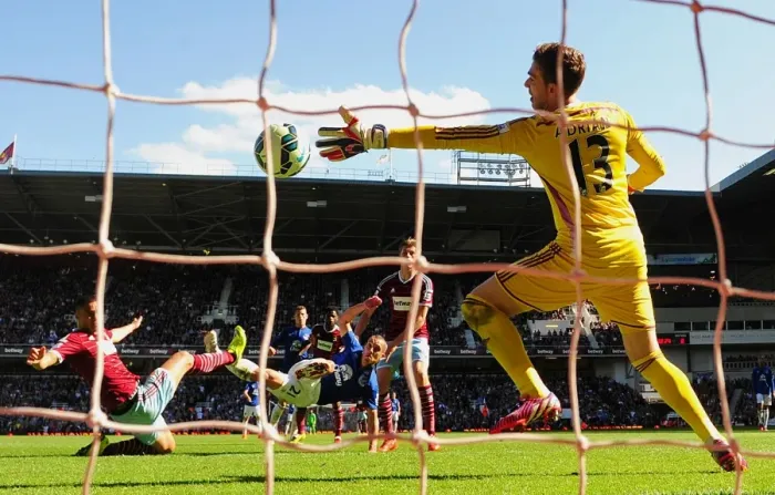 Framed Print : Leon Osman's Stunner: Everton's Opening Goal vs. West Ham United in Premier League Action Framed Print : Leon Osman's Stunner: Everton's Opening Goal vs. West Ham United in Premier League Action