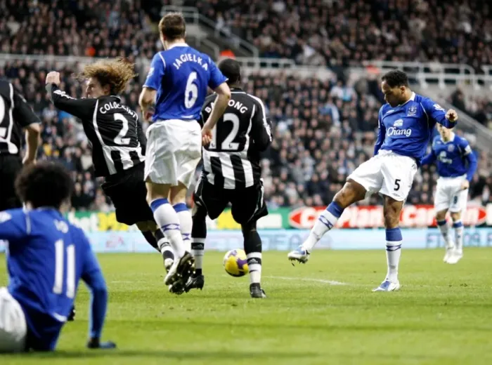 Framed Print : Lescott's Strike at St. James Park: Everton vs. Newcastle United (08 / 09) Framed Print : Lescott's Strike at St. James Park: Everton vs. Newcastle United (08 / 09)
