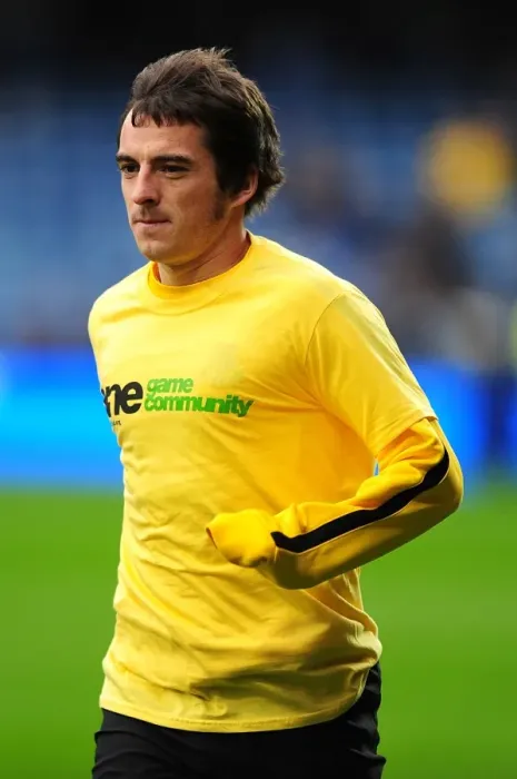 Framed Print : Loftus Road Showdown: Leighton Baines Stands Firm for Everton in 1-1 Battle Against Queens Park Rangers (Premier League, 2012) Framed Print : Loftus Road Showdown: Leighton Baines Stands Firm for Everton in 1-1 Battle Against Queens Park Rangers (Premier League, 2012)