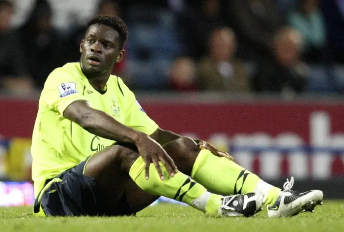 Framed Print : Louis Saha's Devastating Moment: Everton's Agonizing Carling Cup Defeat against Blackburn Rovers (2008)