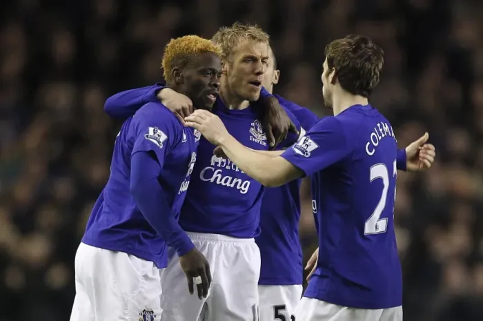 Framed Print : Louis Saha's Dramatic First Goal: Everton vs. Tottenham Hotspur (Barclays Premier League, 05 January 2011) Framed Print : Louis Saha's Dramatic First Goal: Everton vs. Tottenham Hotspur (Barclays Premier League, 05 January 2011)