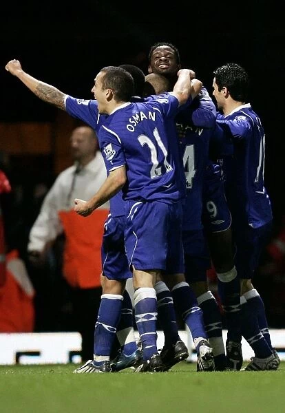 Louis Saha's Hat-Trick: Everton's Thrilling 3-1 Victory over West Ham United in the Barclays Premier League (08 / 11 / 08)