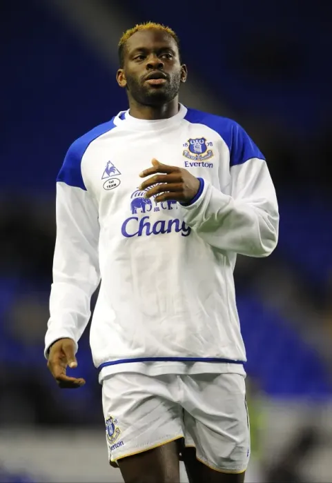 Framed Print : Louis Saha's Stunner: Everton's Shocking Upset Against Chelsea in Carling Cup Round 4 (26 October 2011) Framed Print : Louis Saha's Stunner: Everton's Shocking Upset Against Chelsea in Carling Cup Round 4 (26 October 2011)