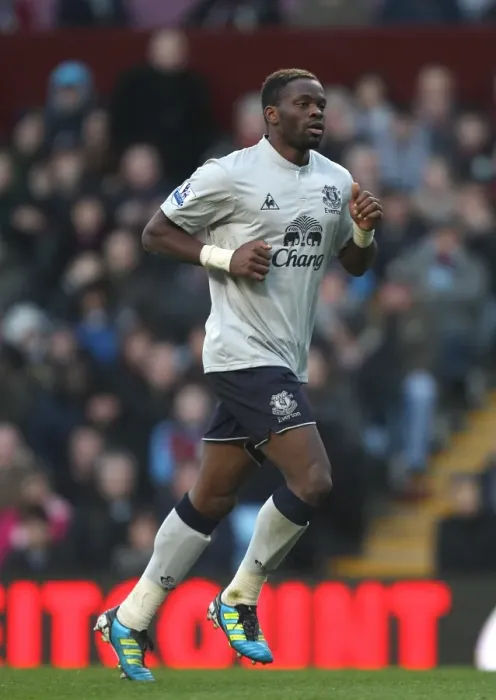 Framed Print : Louis Saha's Stunning Goal: Everton's Triumph at Aston Villa (14 January 2012, Barclays Premier League)