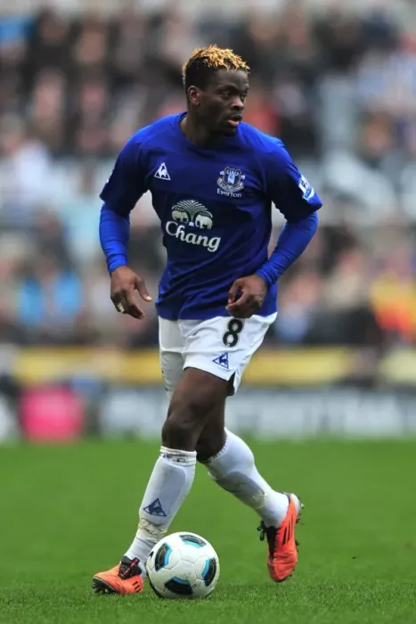 Framed Print : Louis Saha's Thrilling Goal: Everton's Victory Over Newcastle United, Barclays Premier League (05 March 2011)