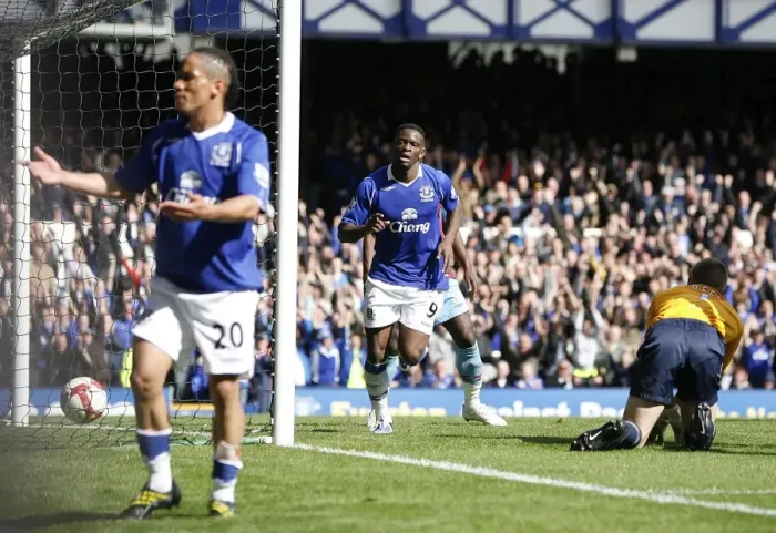Framed Print : Louis Saha's Triple: Everton's Third Goal vs. West Ham United (16 / 5 / 09)