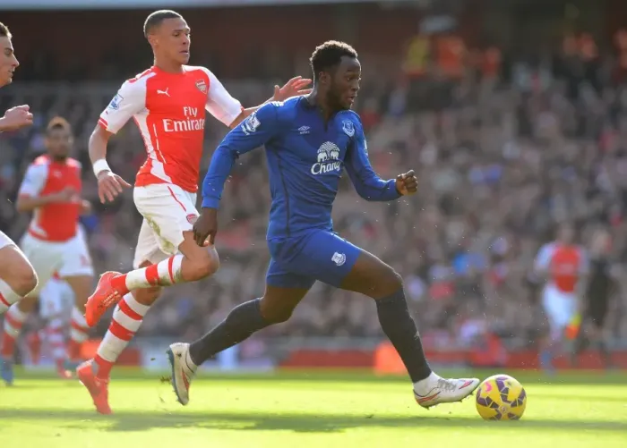 Framed Print : Lukaku in Action: Everton's Star Striker Pushes Forward Against Arsenal in the Premier League