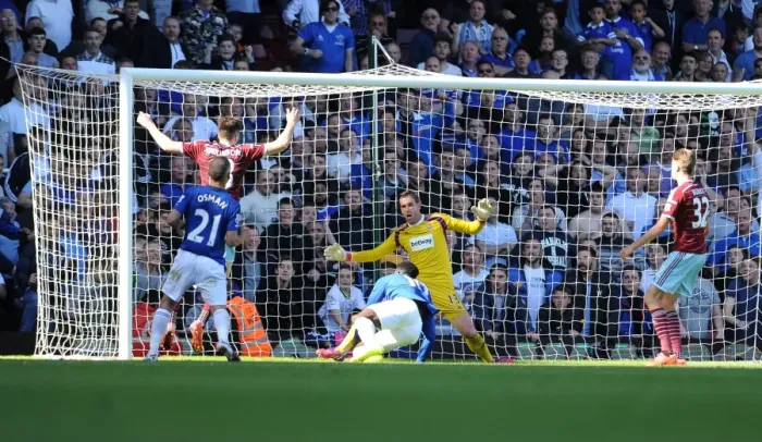 Framed Print : Lukaku Scores Second: Everton's Victory at West Ham United in Barclays Premier League (May 16, 2015) Framed Print : Lukaku Scores Second: Everton's Victory at West Ham United in Barclays Premier League (May 16, 2015)
