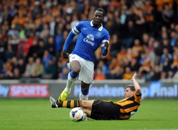 Framed Print : Lukaku vs. Bruce: Everton's Star Forward Faces Off Against Hull City Defender in Premier League Showdown (Hull 0-2 Everton)
