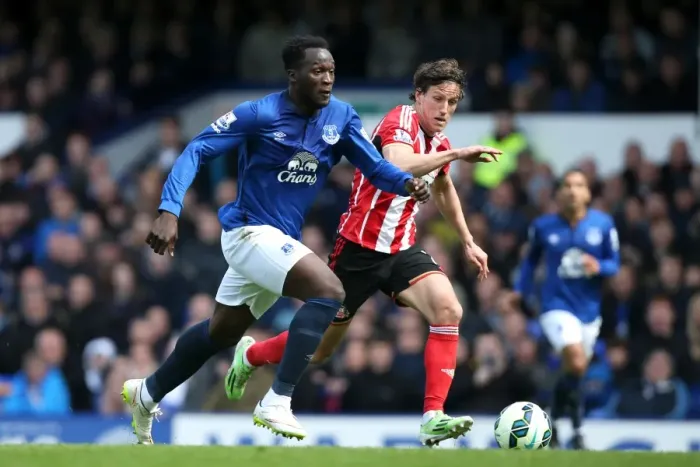 Framed Print : Lukaku vs Jones: Intense Battle at Goodison Park - Everton vs Sunderland