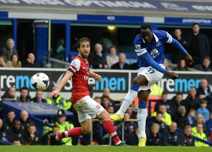 Framed Print : Lukaku's High-Stakes Shot: Everton vs Arsenal at Goodison Park, Premier League Framed Print : Lukaku's High-Stakes Shot: Everton vs Arsenal at Goodison Park, Premier League