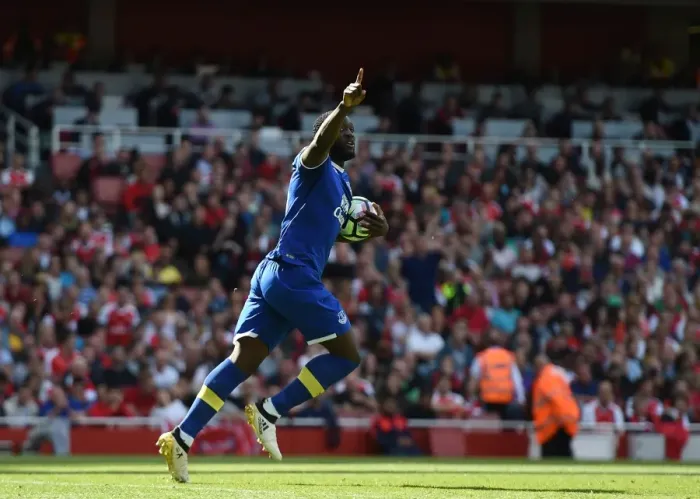 Framed Print : Lukaku's Penalty Kick: Everton's First Goal at Emirates Stadium Against Arsenal (2016-17 Premier League)