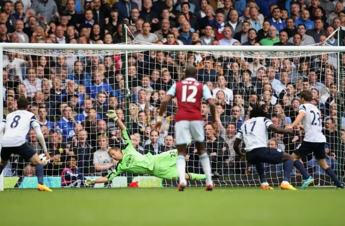 Framed Print : Lukaku's Winning Strike: Everton's Triumph Over West Ham United in Premier League Clash (September 21, 2013) Framed Print : Lukaku's Winning Strike: Everton's Triumph Over West Ham United in Premier League Clash (September 21, 2013)