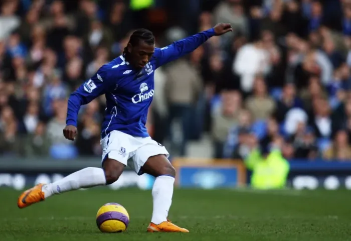 Framed Print : Manuel Fernandes: Everton's Radiant Midfield Maestro Shines Against Reading, 2008 Football Season Framed Print : Manuel Fernandes: Everton's Radiant Midfield Maestro Shines Against Reading, 2008 Football Season