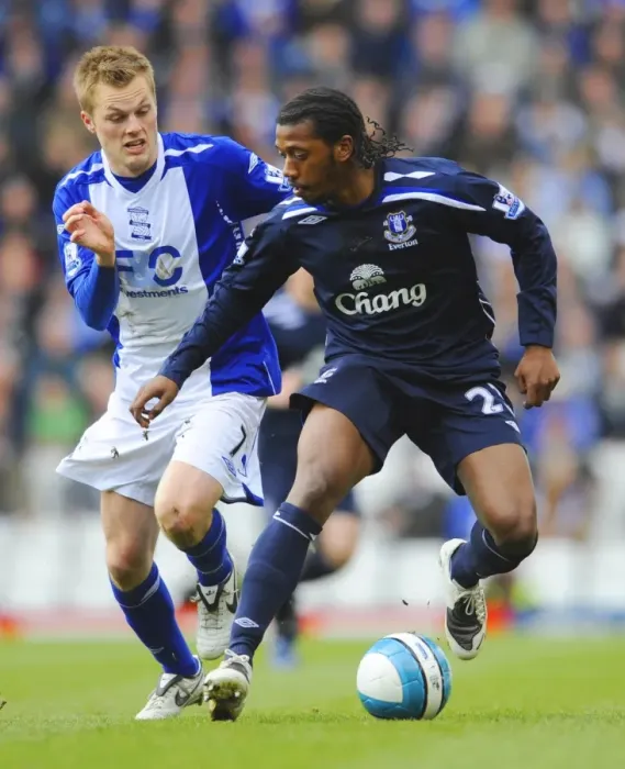 Framed Print : Manuel Fernandes vs Sebastian Larsson: A Battle in the Barclays Premier League - Everton vs Birmingham City, December 4, 2008 Framed Print : Manuel Fernandes vs Sebastian Larsson: A Battle in the Barclays Premier League - Everton vs Birmingham City, December 4, 2008