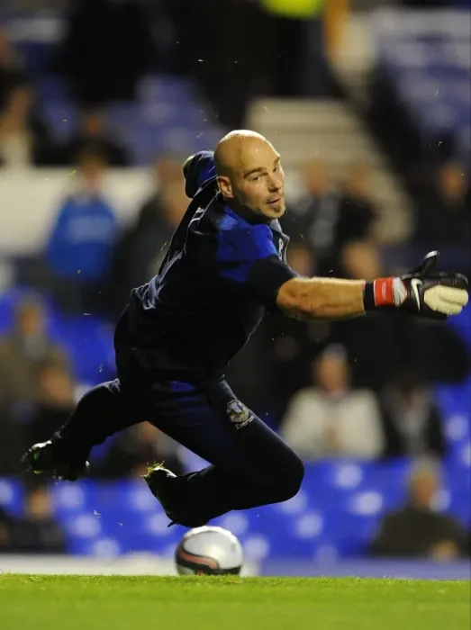 Framed Print : Marcus Hahnemann Stands Firm: Everton vs Chelsea, Carling Cup Fourth Round (October 26, 2011), Goodison Park