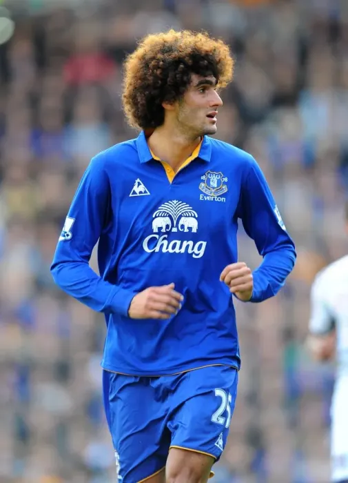 Framed Print : Marouane Fellaini in Action: Everton vs. Fulham, Barclays Premier League (23 October 2011, Craven Cottage) Framed Print : Marouane Fellaini in Action: Everton vs. Fulham, Barclays Premier League (23 October 2011, Craven Cottage)