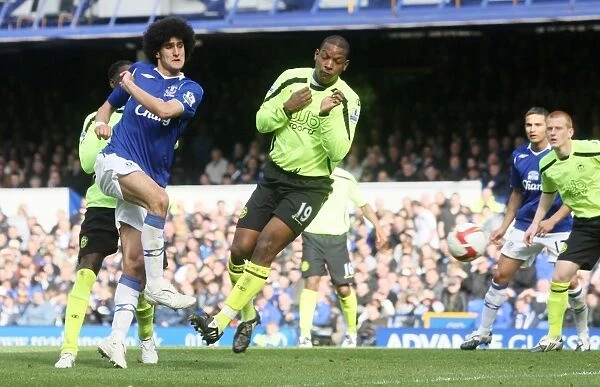 Marouane Fellaini Scores Everton's Second Goal Against Wigan Athletic (05 / 04 / 09)
