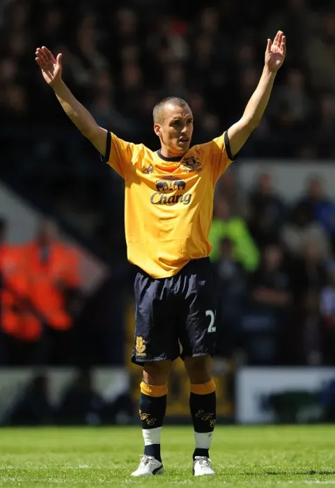 Framed Print : May 2011: Leon Osman in Action - Everton vs. West Bromwich Albion, Premier League Showdown Framed Print : May 2011: Leon Osman in Action - Everton vs. West Bromwich Albion, Premier League Showdown