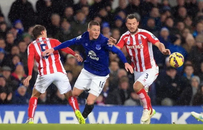 Framed Print : McCarthy's Battle: Everton vs Stoke City - Everton's James McCarthy Fights for Possession Framed Print : McCarthy's Battle: Everton vs Stoke City - Everton's James McCarthy Fights for Possession