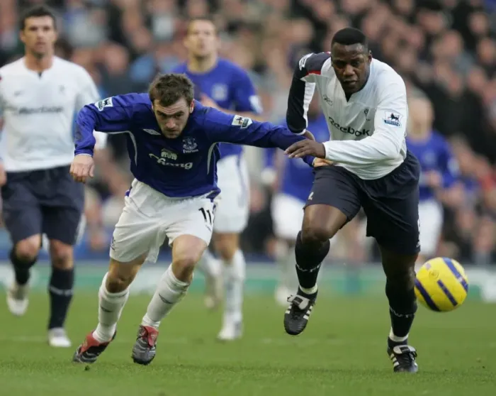 Framed Print : McFadden vs. N'Gotty: A Football Sprint at Everton Framed Print : McFadden vs. N'Gotty: A Football Sprint at Everton