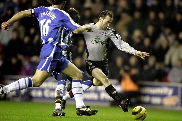 McFadden's Moment of Glory: Thrilling Goal Attempt at Everton Football Club