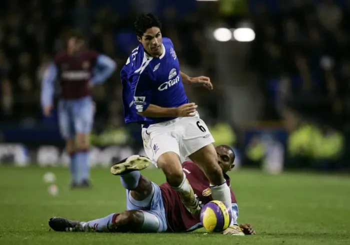 Framed Print : Mikel Arteta in Action: Everton vs. Aston Villa, FA Barclays Premiership, Goodison Park, November 2006