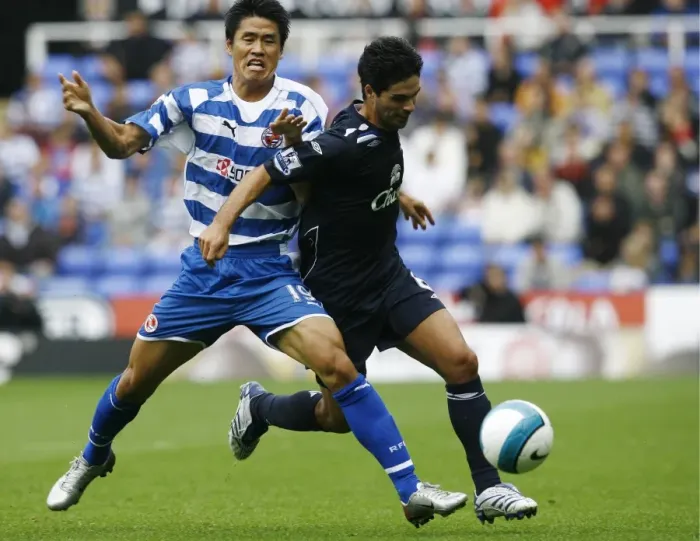 Framed Print : Mikel Arteta: Everton's Midfield Maestro in Action Against Reading, FA Premier League 2007