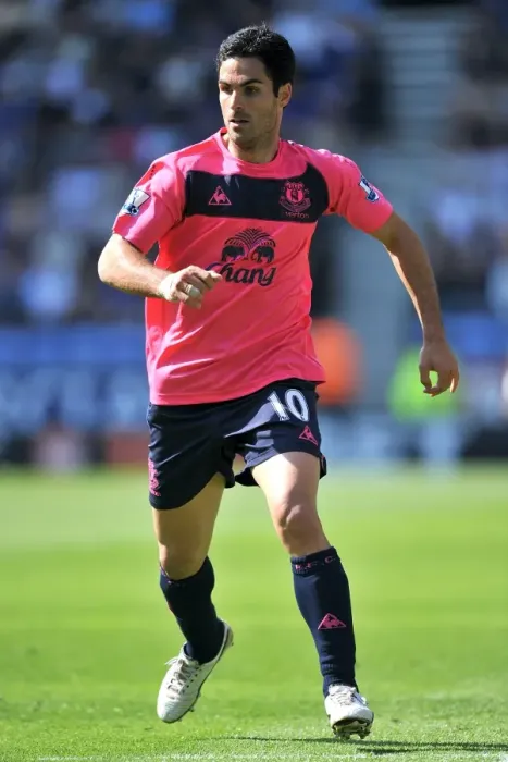 Framed Print : Mikel Arteta: Everton's Midfield Maestro in Action against Wigan Athletic (30 April 2011) Framed Print : Mikel Arteta: Everton's Midfield Maestro in Action against Wigan Athletic (30 April 2011)