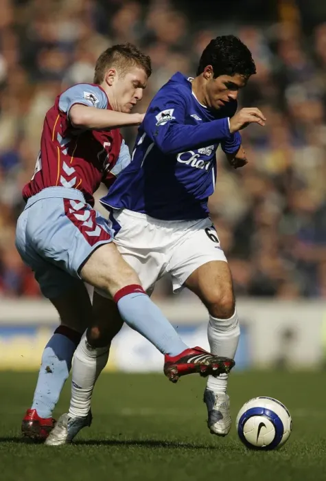 Framed Print : Mikel Arteta Stands Firm: Everton vs Aston Villa - Arteta Holds Off Steven Davis Framed Print : Mikel Arteta Stands Firm: Everton vs Aston Villa - Arteta Holds Off Steven Davis